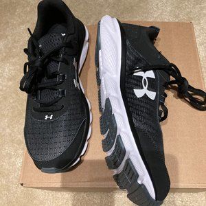 NEW Men's Under Armour Charged Assert 8 Sneakers Size 10
